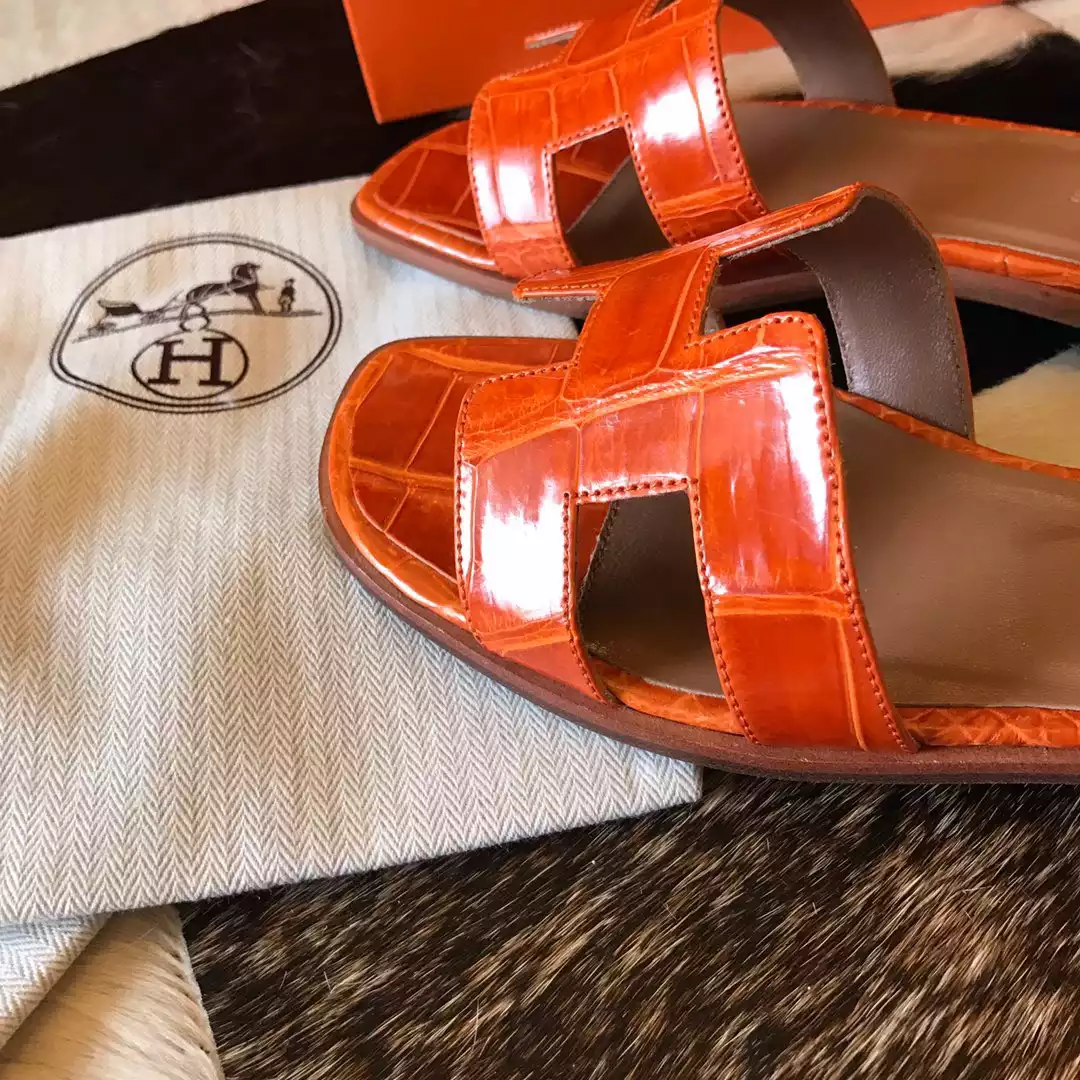 HERMES ORAN SLIDE SANDALS IN ORANGE SHINY NILOTICUS CROCODILE SKIN - HMSD051