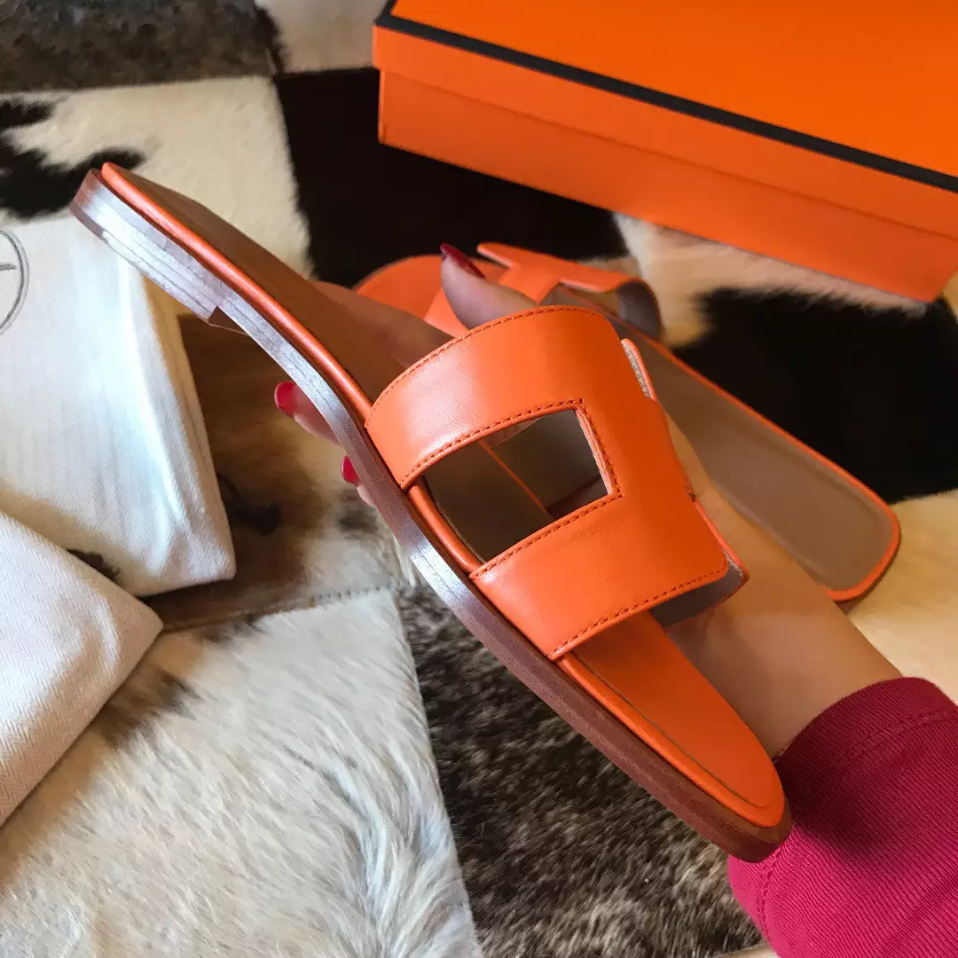 HERMES ORAN SLIDE SANDALS IN ORANGE SWIFT CALFSKIN - HMSD115