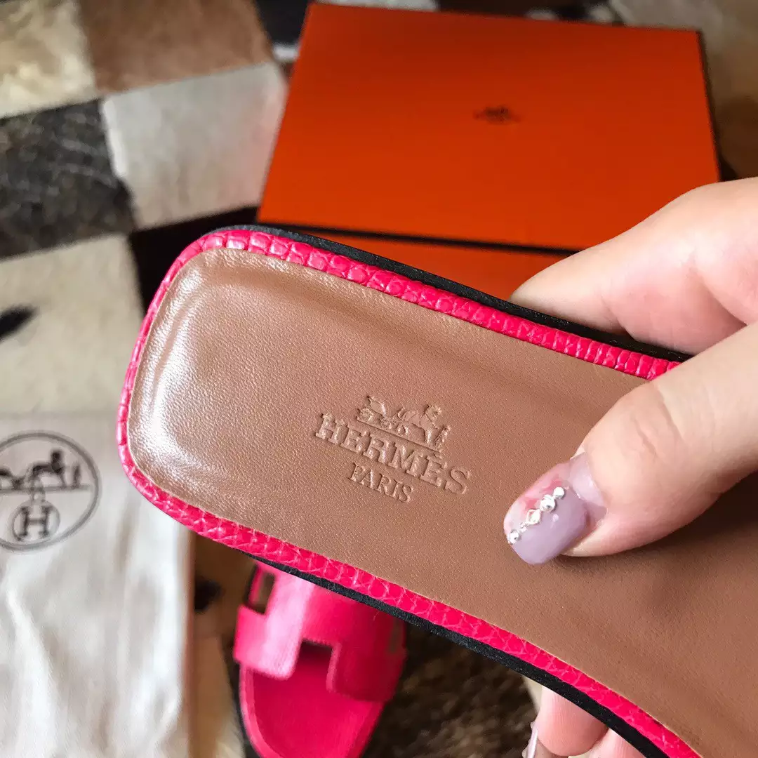 HERMES ORAN SLIDE SANDALS IN RED LIZARD LEATHER - HMSD121