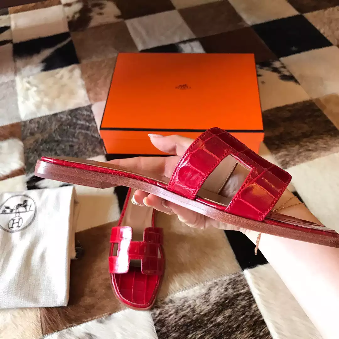 HERMES ORAN SLIDE SANDALS IN RED SHINY NILOTICUS CROCODILE SKIN - HMSD055