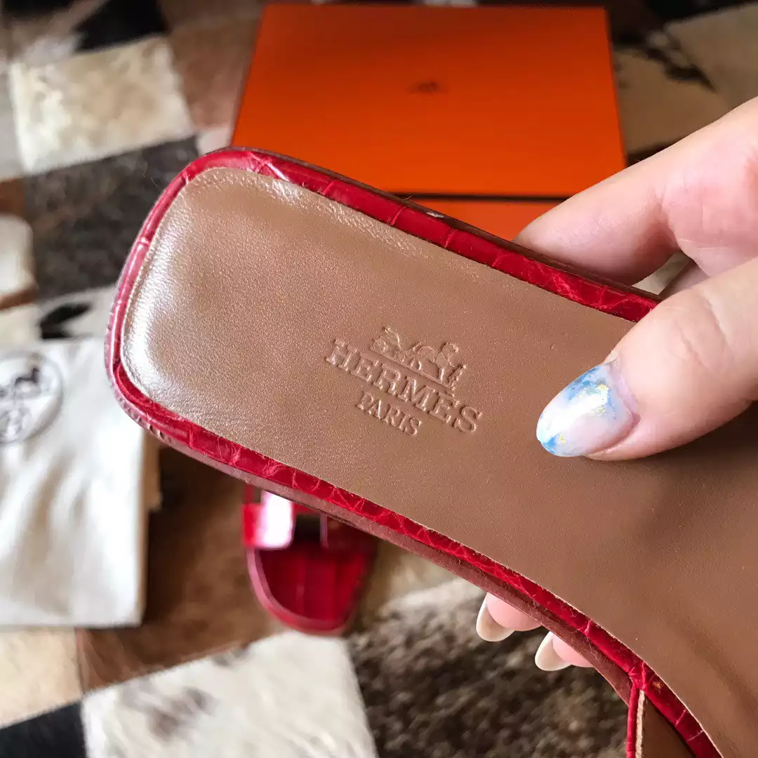 HERMES ORAN SLIDE SANDALS IN RED SHINY NILOTICUS CROCODILE SKIN - HMSD055