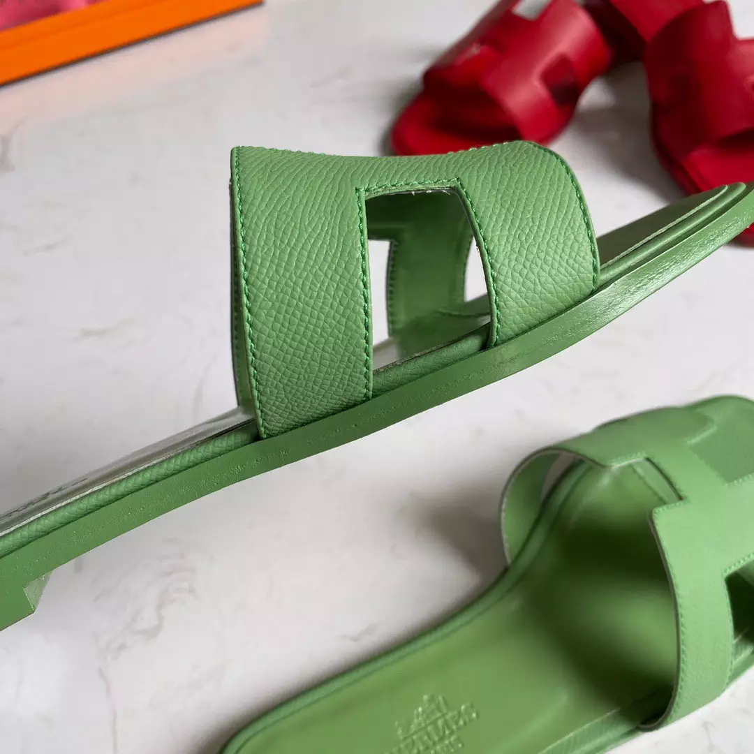 HERMES ORAN SLIDE SANDALS IN VERT CRIQUET EPSOM CALFSKIN - HMSD093