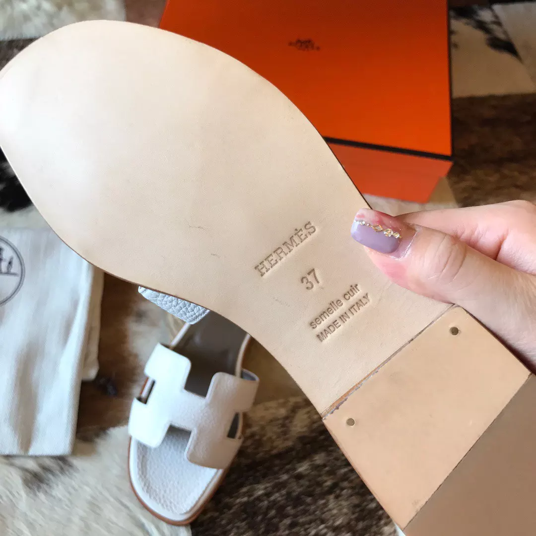 HERMES ORAN SLIDE SANDALS IN WHITE CLEMENCE LEATHER - HMSD108