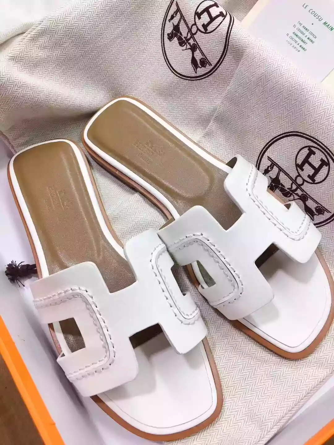 HERMES ORAN SLIDE SANDALS IN WHITE LEATHER WITH STITCHED - HMSD045