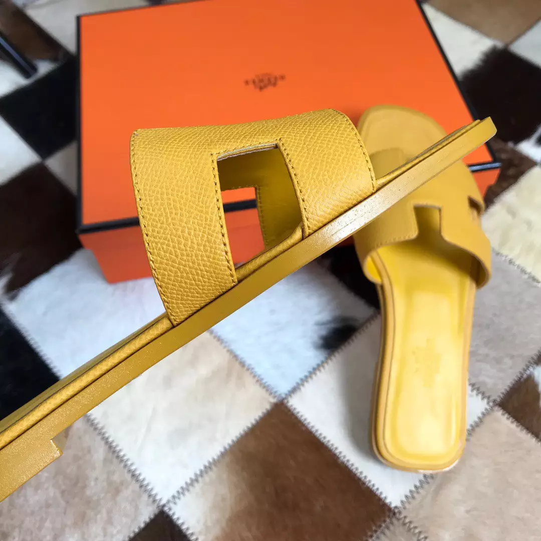 HERMES ORAN SLIDE SANDALS IN YELLOW EPSOM CALFSKIN - HMSD088