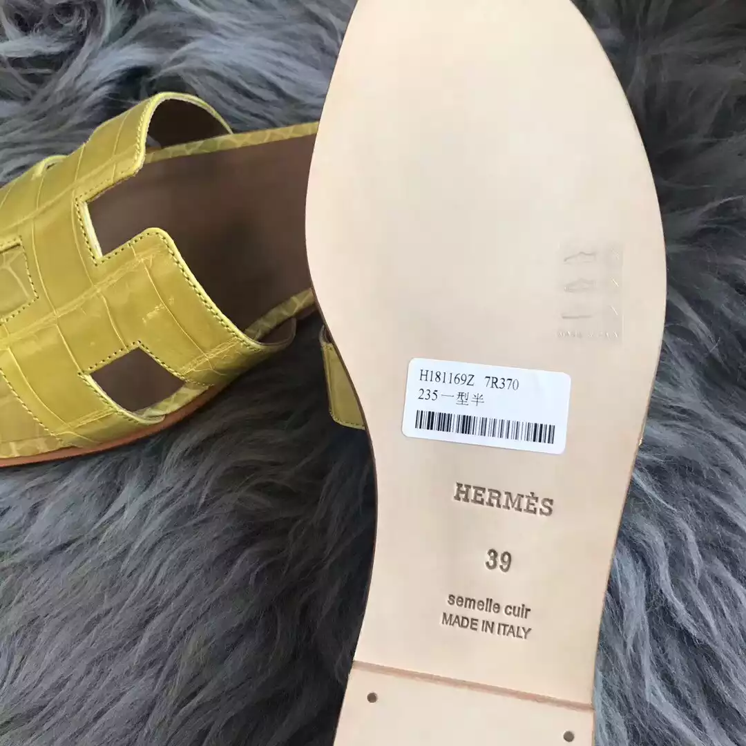 HERMES ORAN SLIDE SANDALS IN YELLOW SHINY NILOTICUS CROCODILE SKIN - HMSD062