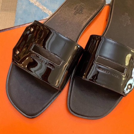 HERMES VIEW SLIDE SANDALS IN BLACK PATENT CALFSKIN - HMSD133