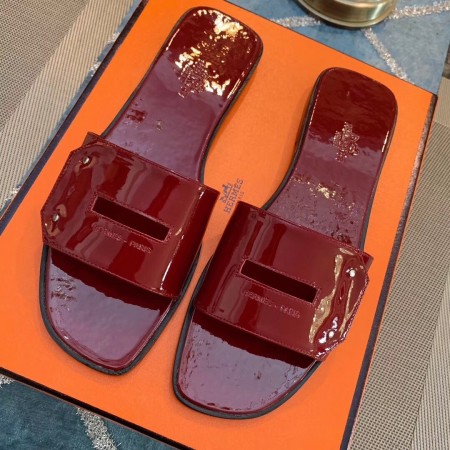 HERMES VIEW SLIDE SANDALS IN RED PATENT CALFSKIN - HMSD134