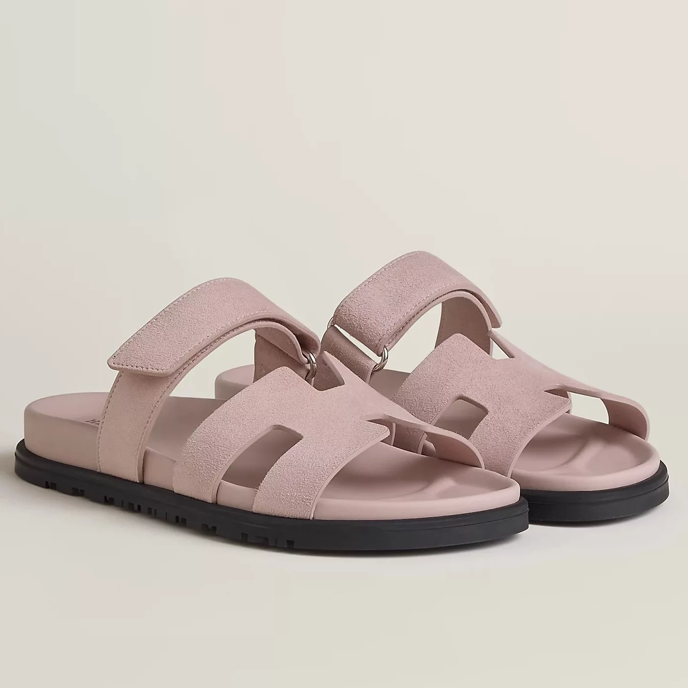 HERMES WOMEN'S CHYPRE SANDALS IN PINK SUEDE CALFSKIN - HMSD016