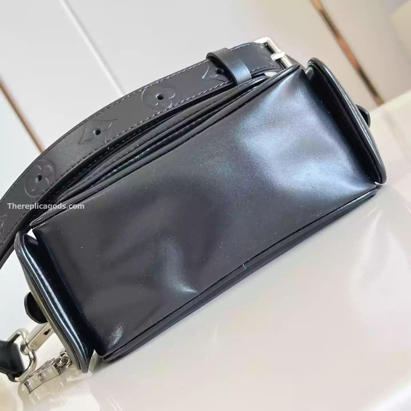 CARGO WEARABLE WALLET BLACK CALF LEATHER - LW316 CARGO WEARABLE WALLET BLACK CALF LEATHER