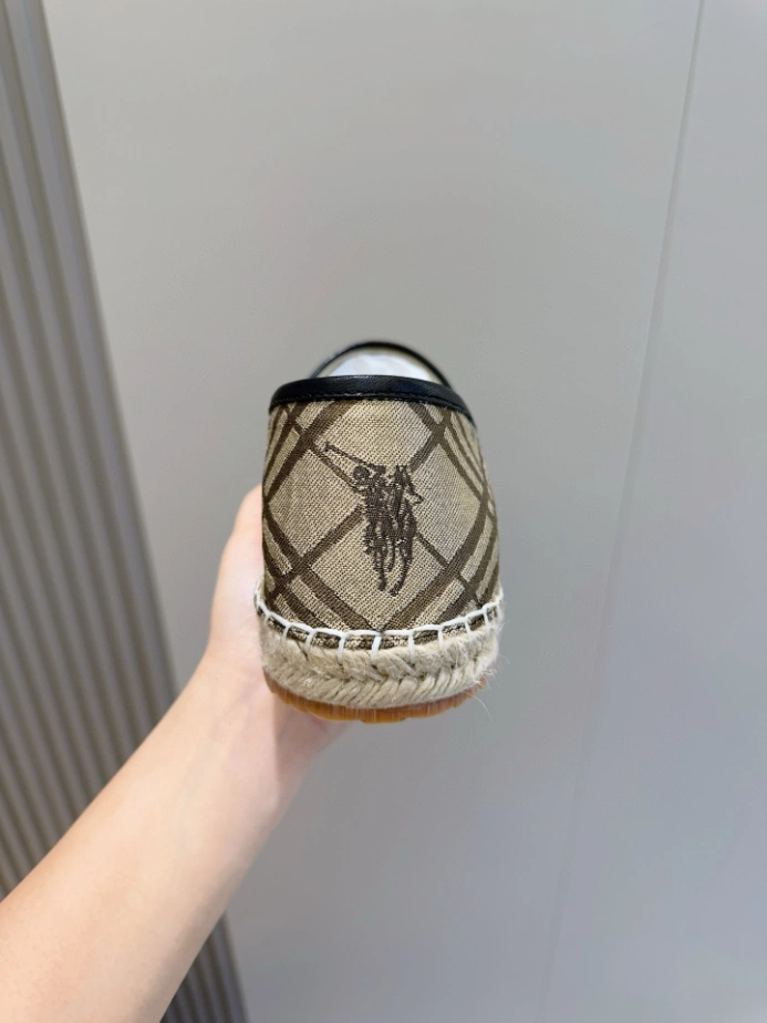 BURBERRY CANVAS STRAW BUCKET - BBR040