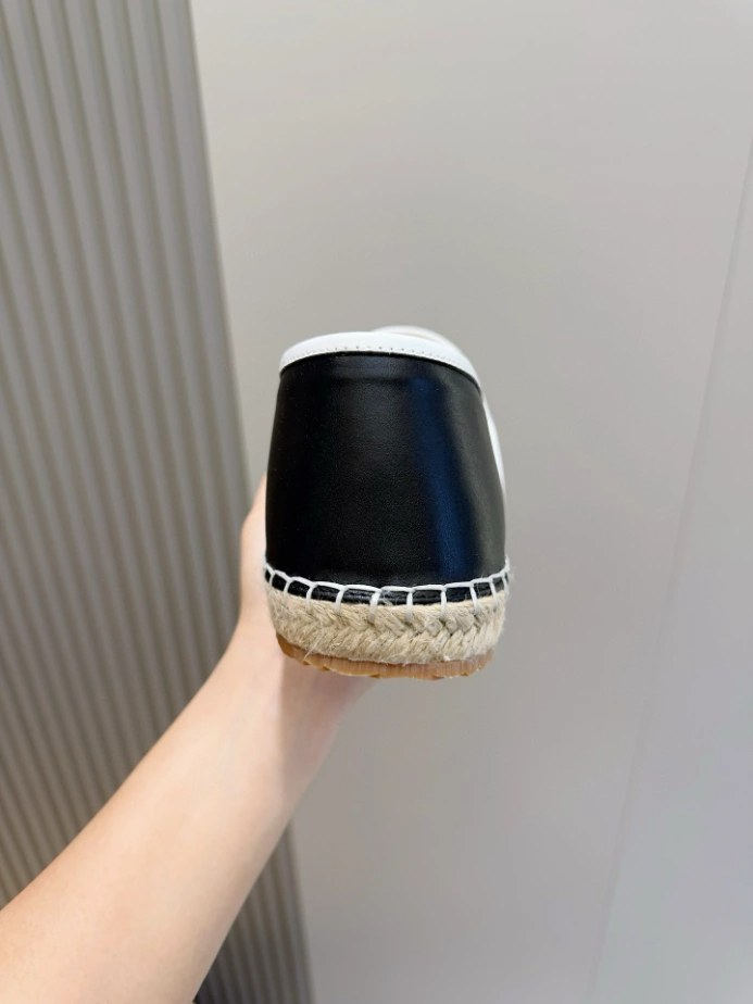 BURBERRY CANVAS STRAW BUCKET - BBR041