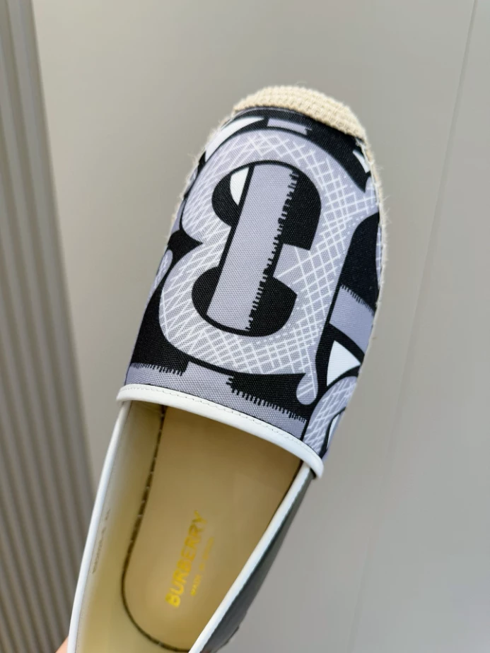 BURBERRY CANVAS STRAW BUCKET - BBR047