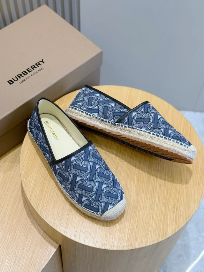 BURBERRY CANVAS STRAW BUCKET - BBR048