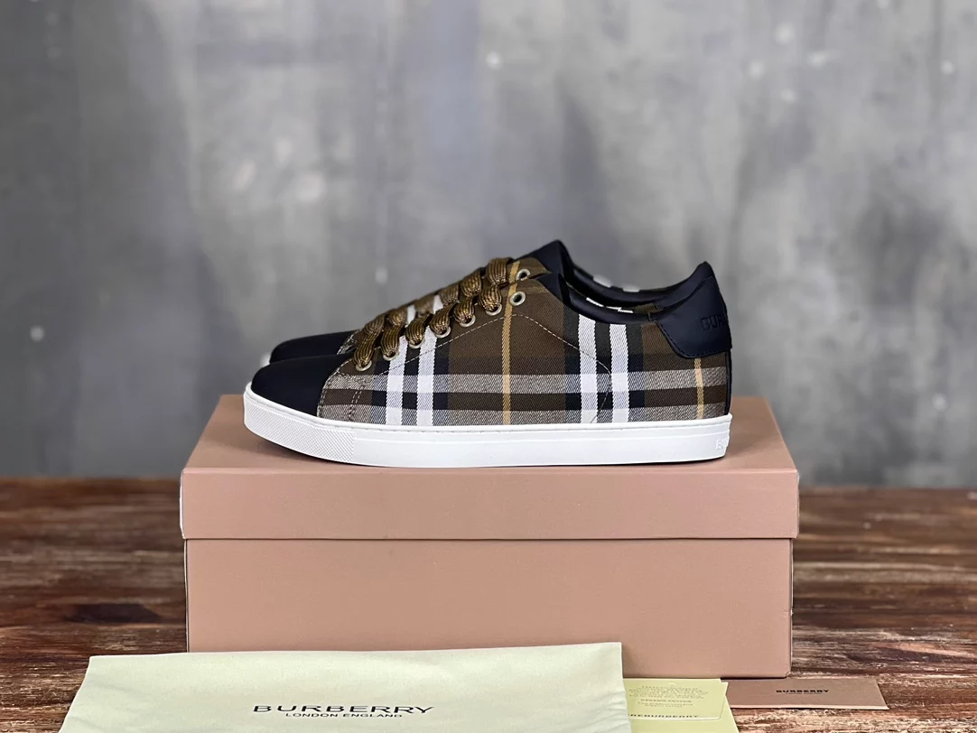 BURBERRY CHECK AND LEATHER SNEAKERS - BBR071