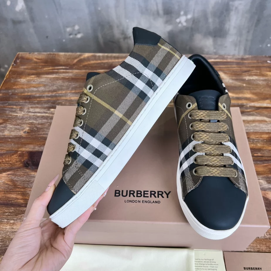 BURBERRY CHECK AND LEATHER SNEAKERS - BBR071