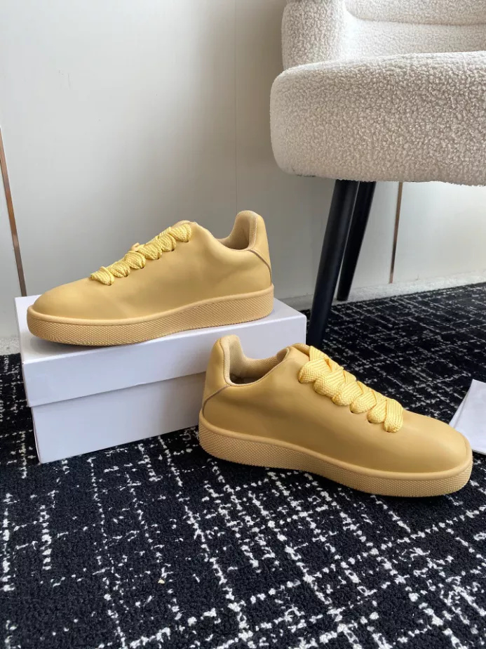 BURBERRY LEATHER BOX SNEAKERS - BBR101
