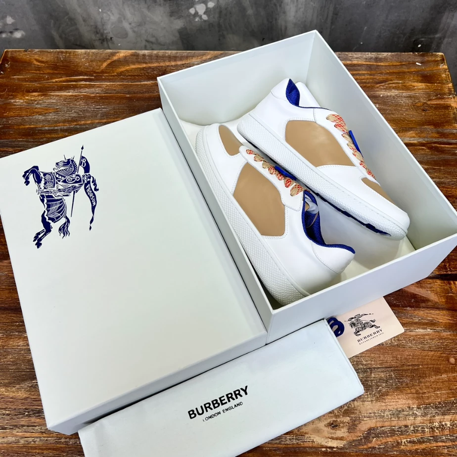 BURBERRY LEATHER SNEAKERS - BBR076
