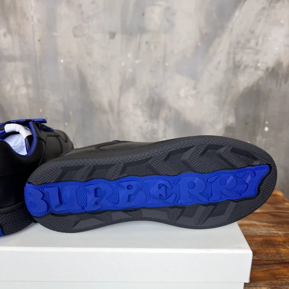 BURBERRY LEATHER TERRACE SNEAKERS - BBR085