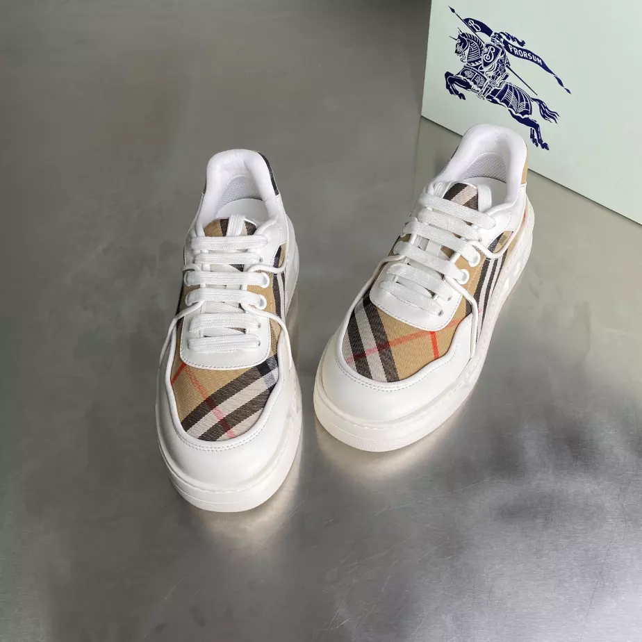 BURBERRY SNEAKERS - BBR033