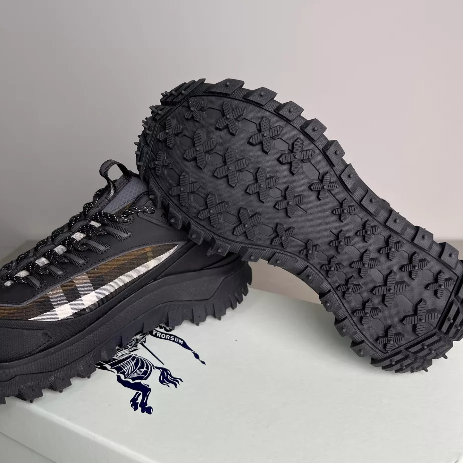 BURBERRY SNEAKERS - BBR052