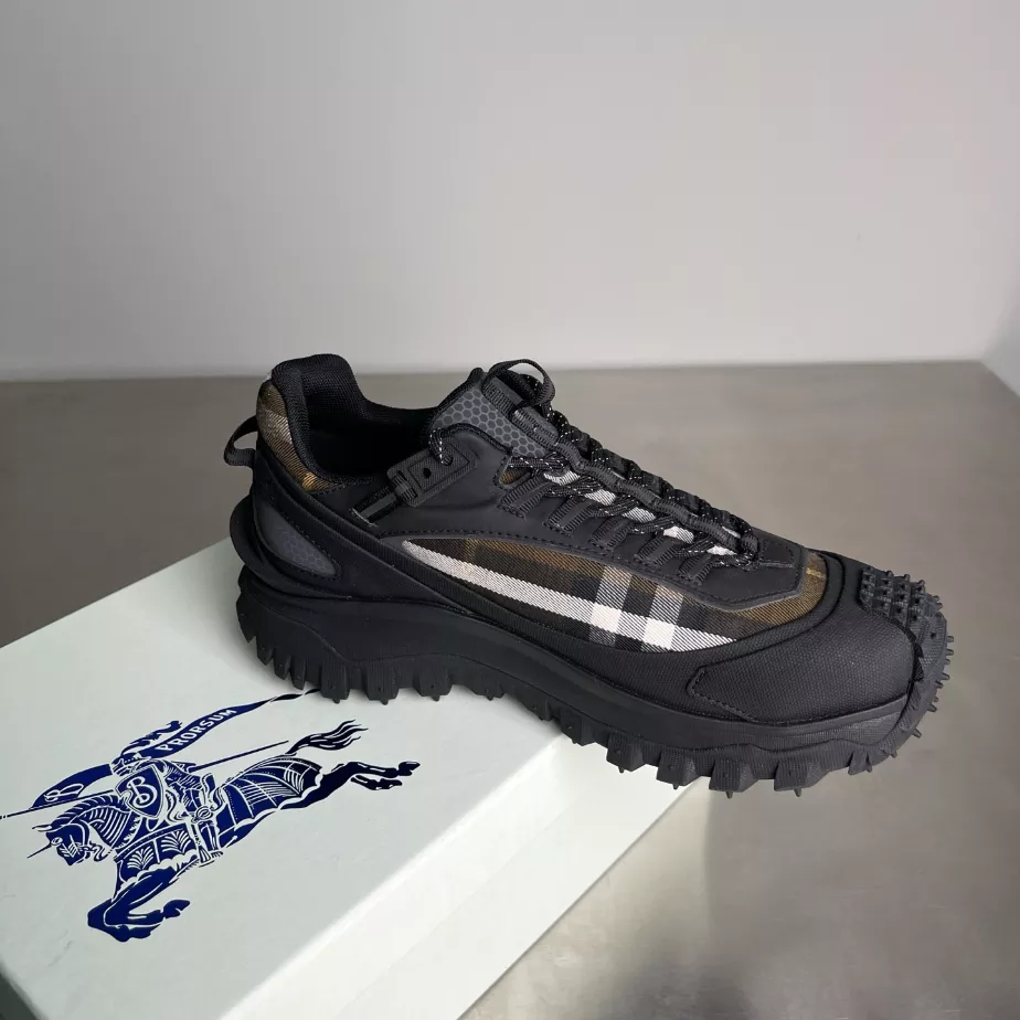 BURBERRY SNEAKERS - BBR052