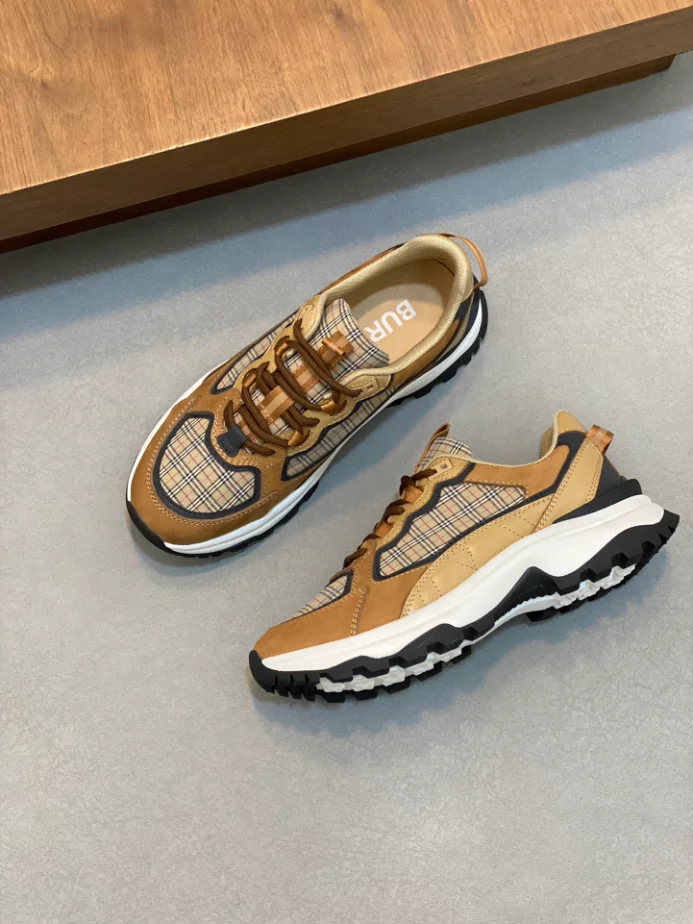 BURBERRY SNEAKERS - BBR065
