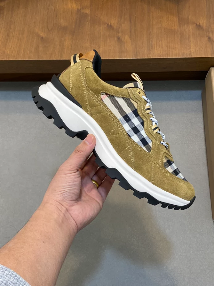 BURBERRY SNEAKERS - BBR067