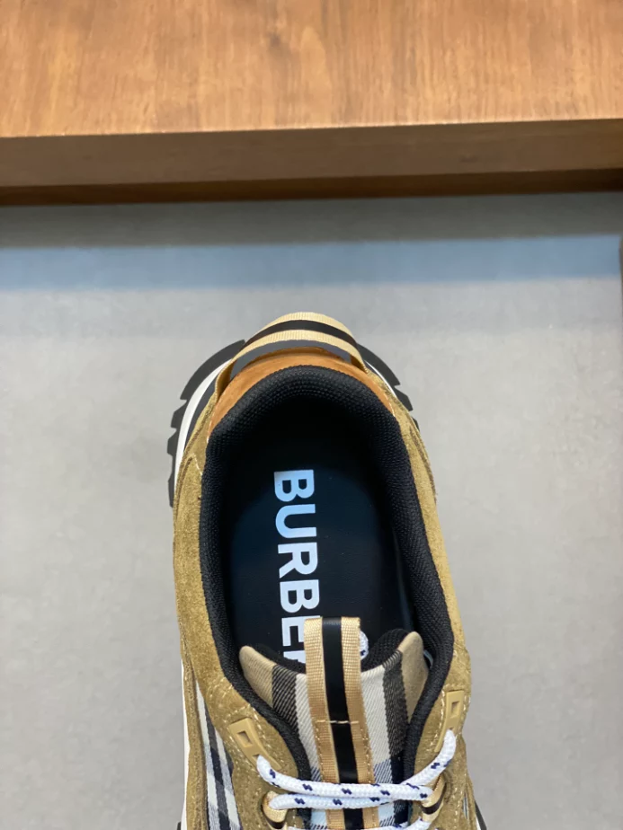 BURBERRY SNEAKERS - BBR067