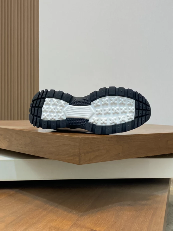 BURBERRY SNEAKERS - BBR067