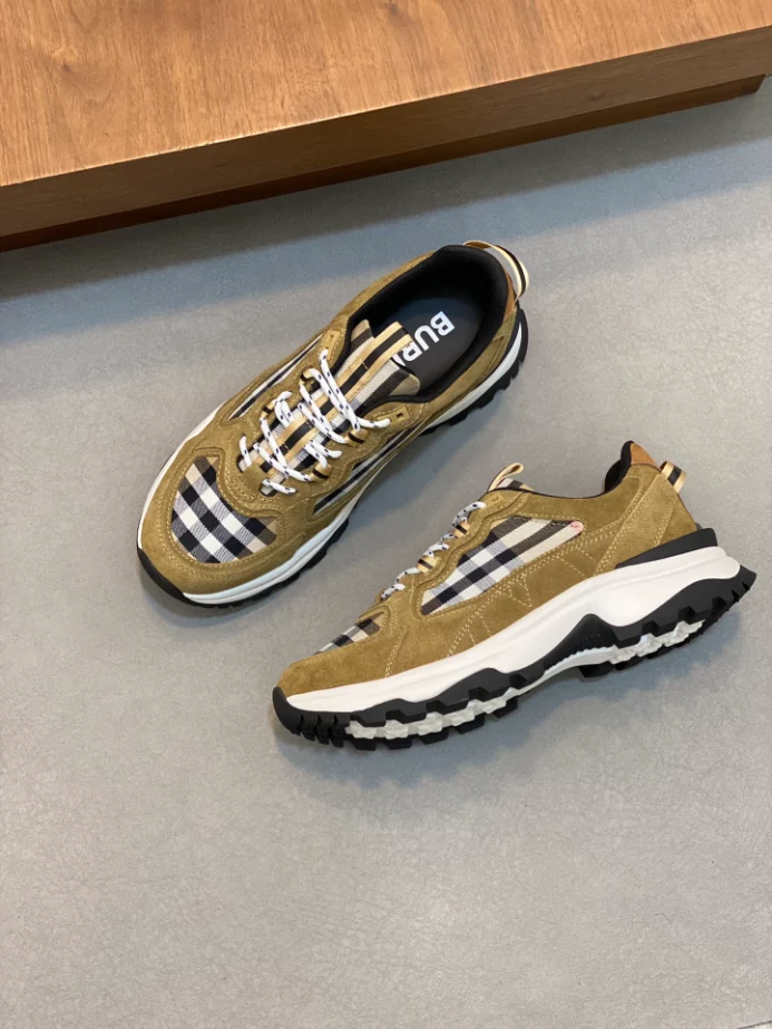 BURBERRY SNEAKERS - BBR067