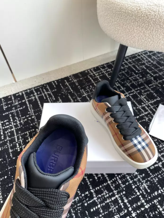 BURBERRY SNEAKERS - BBR103