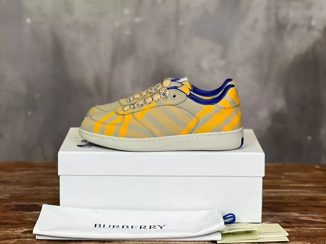 BURBERRY TERRACE SNEAKERS - BBR089