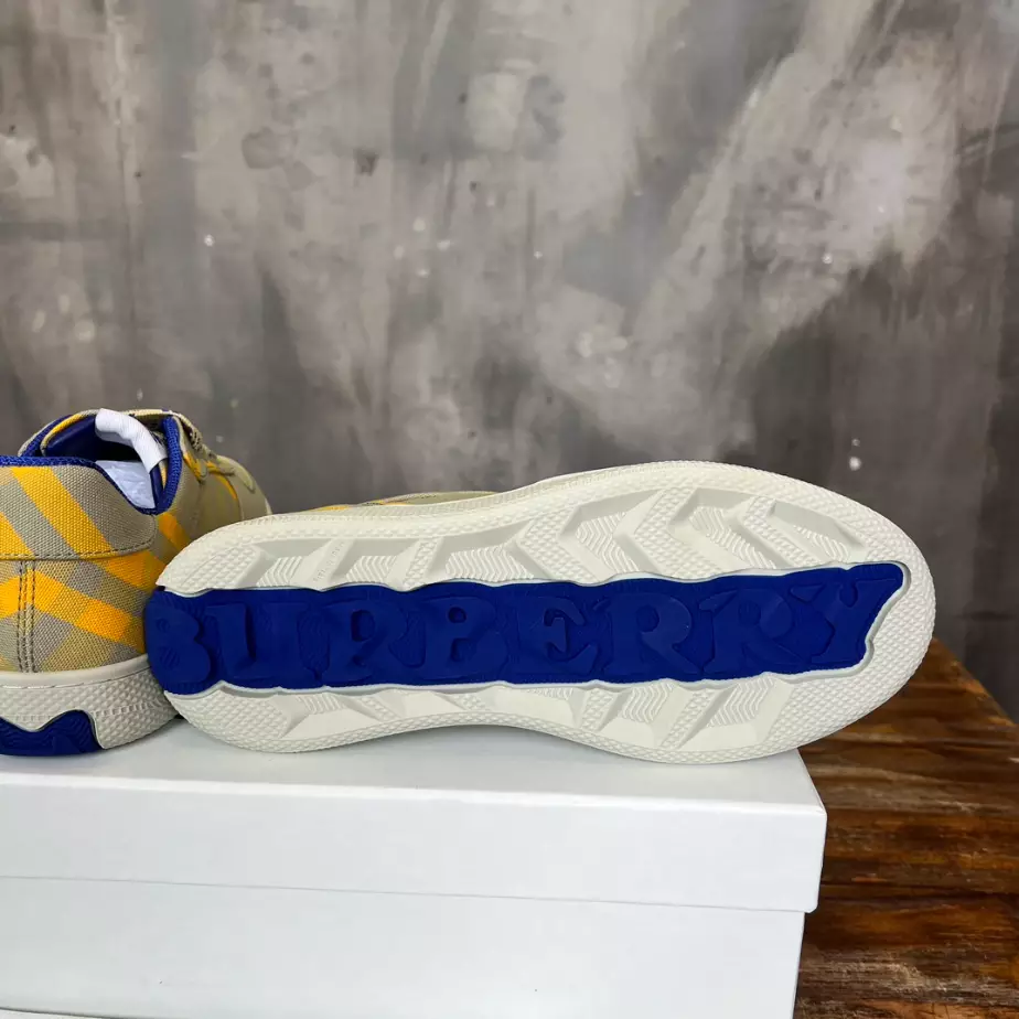 BURBERRY TERRACE SNEAKERS - BBR089