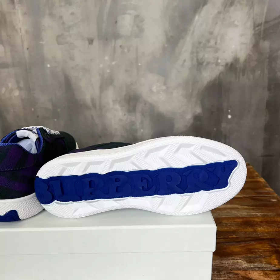 BURBERRY TERRACE SNEAKERS - BBR090