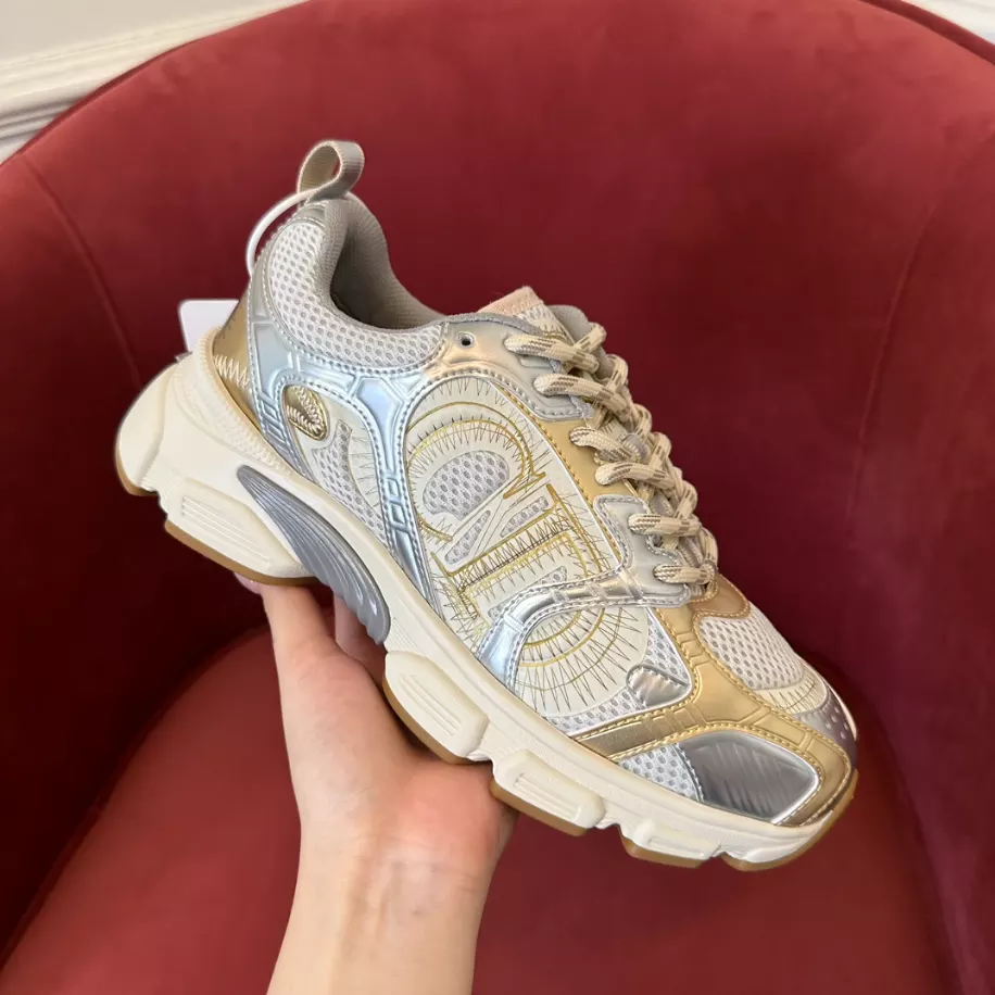 DIOR CHRONO SNEAKERS.