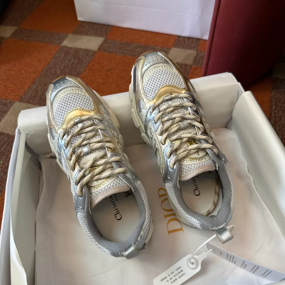 DIOR CHRONO SNEAKERS.
