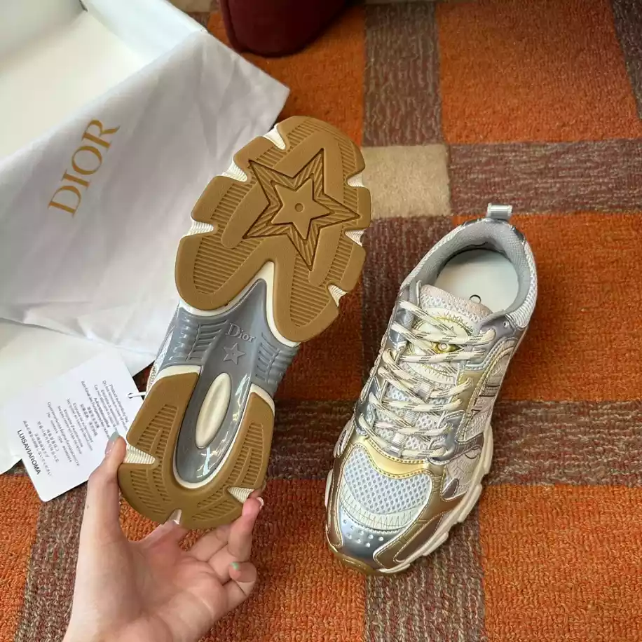 DIOR CHRONO SNEAKERS.