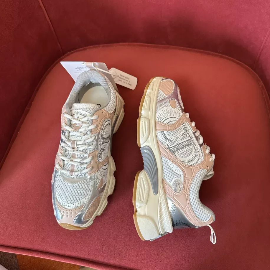 DIOR CHRONO SNEAKERS.