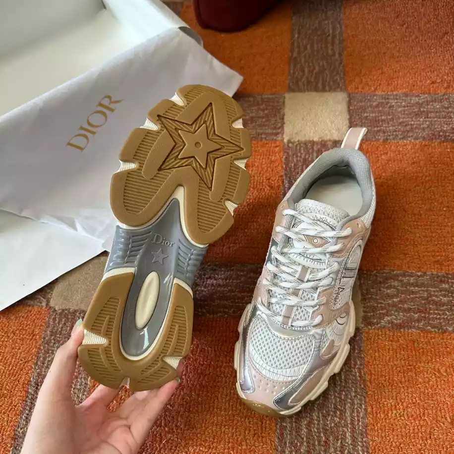 DIOR CHRONO SNEAKERS.