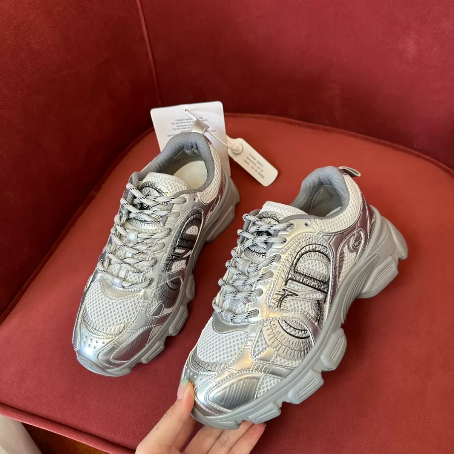 DIOR CHRONO SNEAKERS.