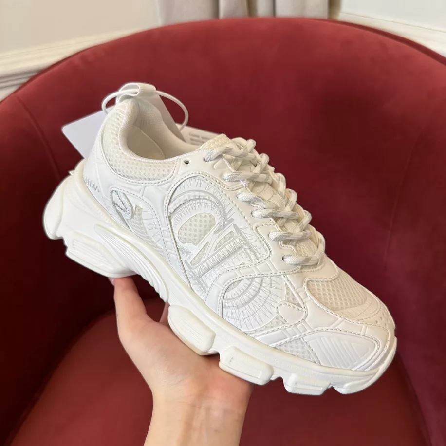 DIOR CHRONO SNEAKERS.