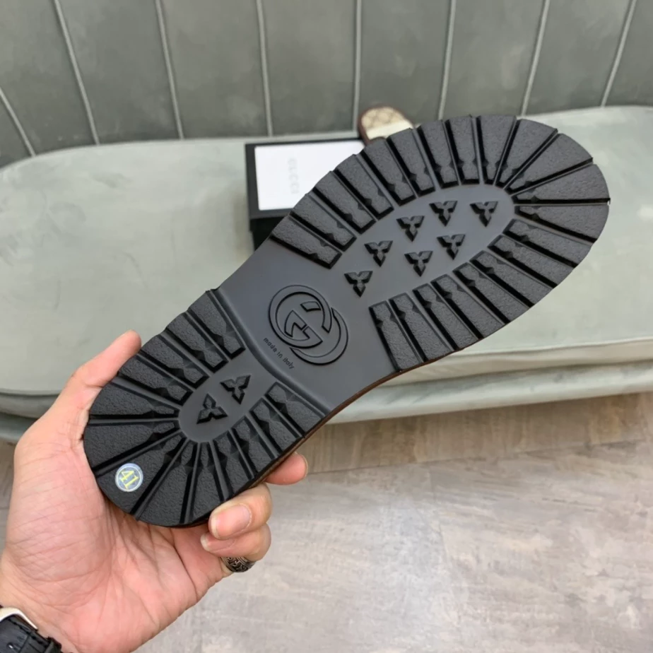 GUCCI MEN'S GG SUPREME SLIDE SANDAL - GSL063