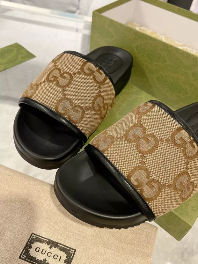 GUCCI MEN'S SLIDE SANDAL - GSL060