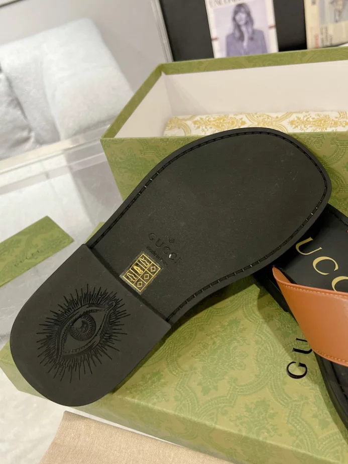 GUCCI MEN'S SLIDE SANDAL - GSL061