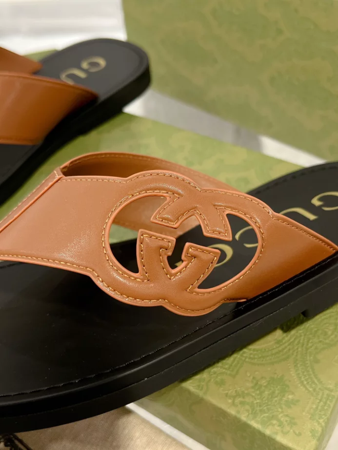 GUCCI MEN'S SLIDE SANDAL - GSL061