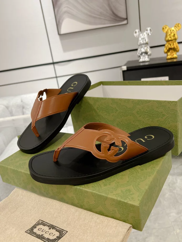 GUCCI MEN'S SLIDE SANDAL - GSL061