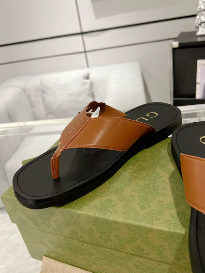 GUCCI MEN'S SLIDE SANDAL - GSL061