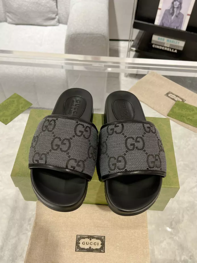 GUCCI MEN'S SLIDE SANDAL - GSL064