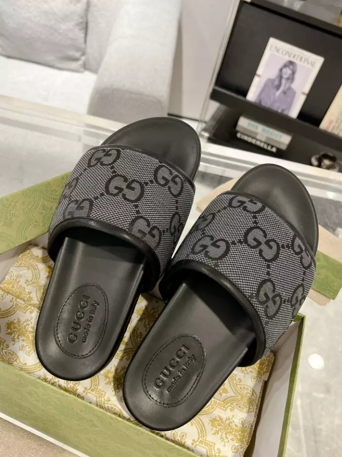 GUCCI MEN'S SLIDE SANDAL - GSL064